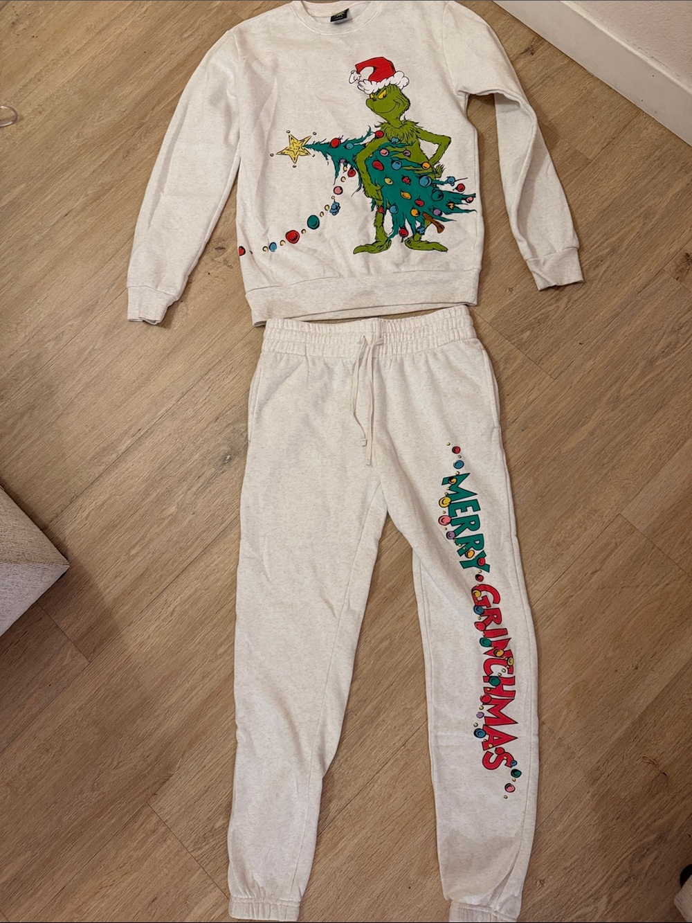Adult Beige Grinch Graphic Sweatshirt & Joggers Set